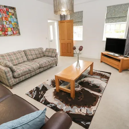 Holiday home 12 Lawnswood Crescent