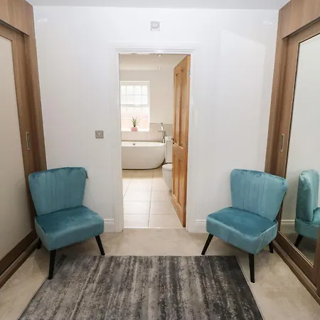 12 Lawnswood Crescent Holiday home *