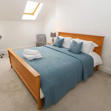 12 Lawnswood Crescent Holiday home