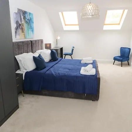 12 Lawnswood Crescent Holiday home *
