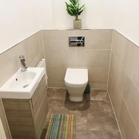 Holiday home 12 Lawnswood Crescent Leeds (West Yorkshire)