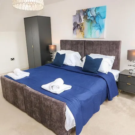 12 Lawnswood Crescent Holiday home *